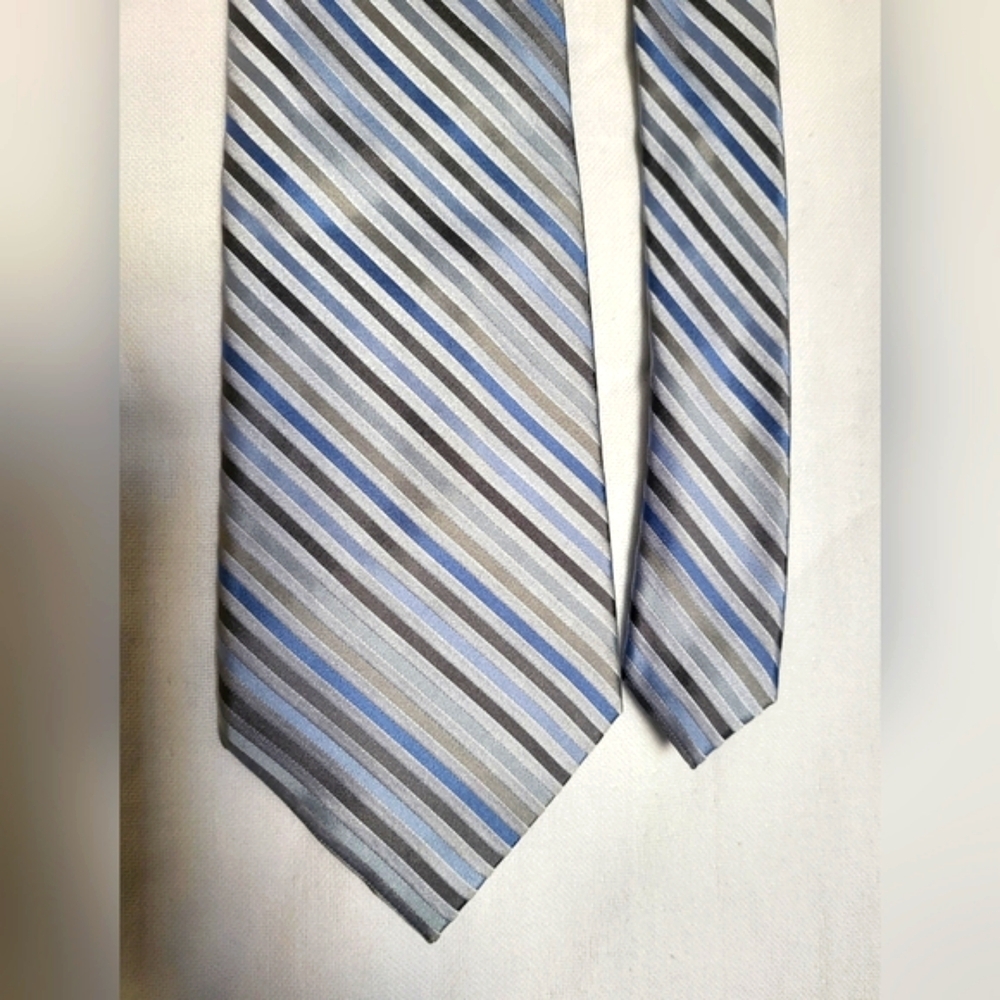 Perry Ellis Portfolio Career Blue Gray Diagonal Striped Preppy 100% Silk Tie Vtg